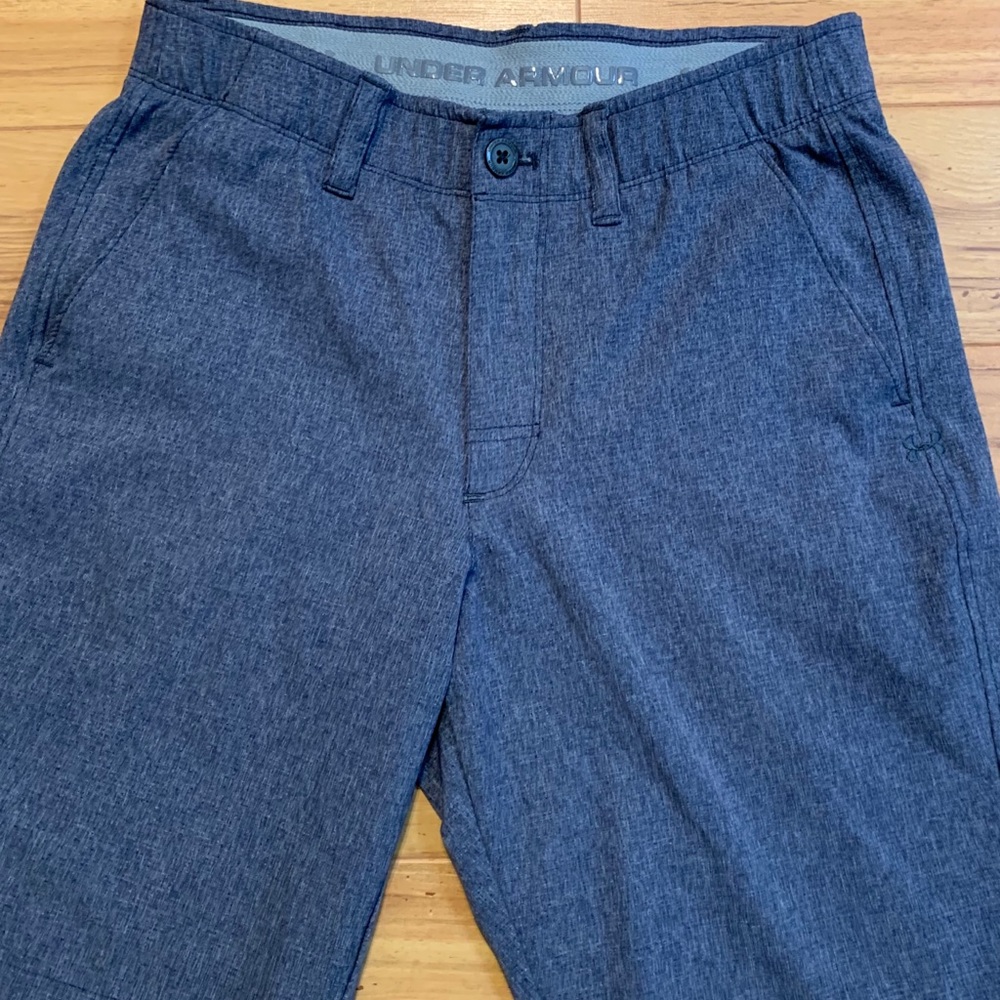 Under Armour shorts dark grey.